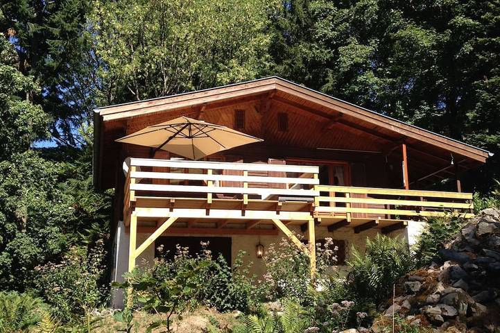 Chalet pour 7 personnes, avec balcon ainsi que jardin et sauna