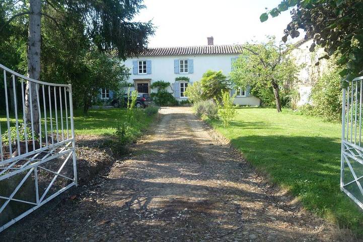 Agriturismo pour 8 personnes, avec terrasse et jardin à Estampes