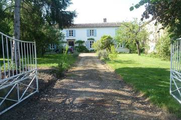 Agriturismo pour 8 personnes, avec jardin et terrasse à Estampes