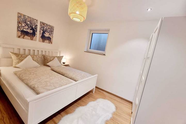 Ganze Wohnung, Moderne Souterrainwohnung im Münchner Landkreis in Bruck, Oberbayern