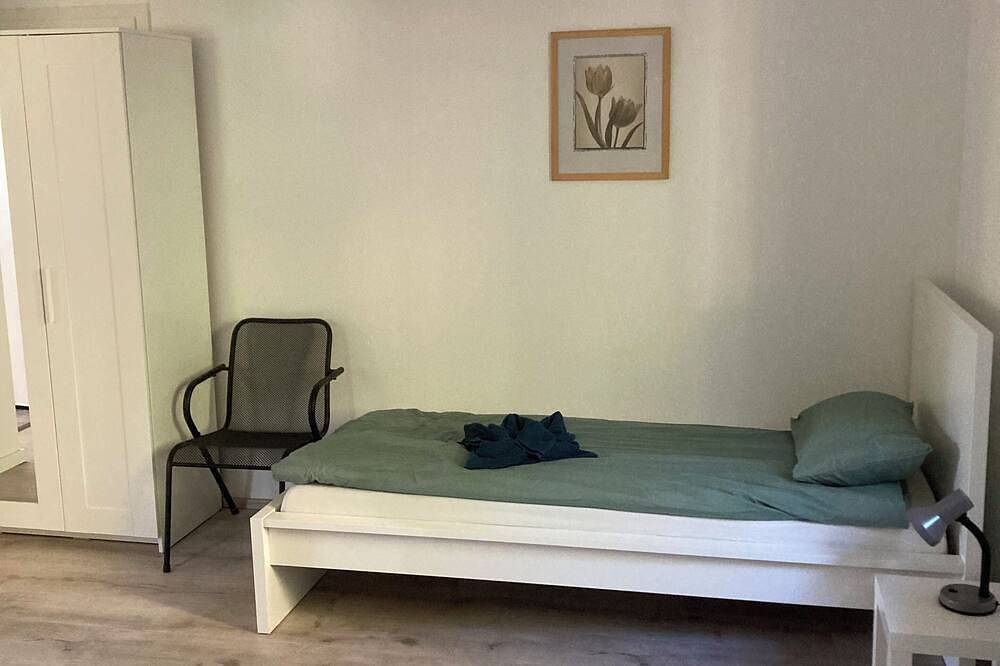 Ganze Wohnung, 75qm Wohnung, Eg, Terrasse, 2 Schlafz., Duschbad und sep. Wc, max. 5 Personen in Vignone (Dumenza), Agra