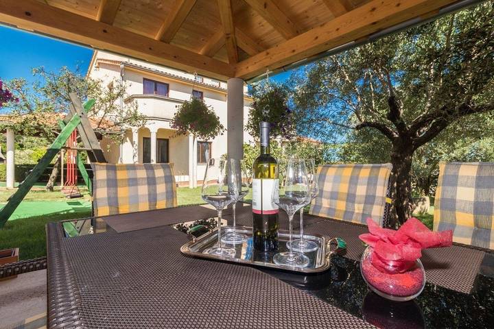 Apartamento entero, Apartamento de vacaciones para 4 personas con jardín in Stinjan, Pula