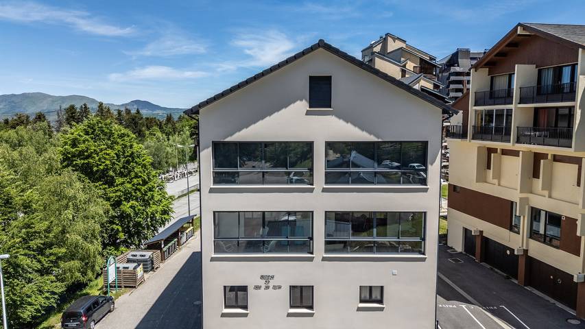 Entire apartment, Holiday Apartment "Résidence Pieds Des Pistes" near the Slopes with Private Terrace and Wi-Fi in French Pyrenees