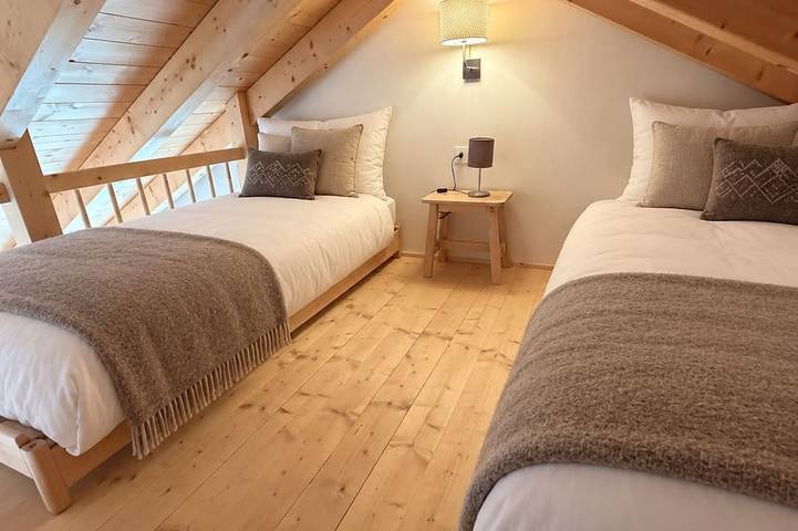 Ganze Wohnung, Alpine Attic Apartment (6 beds), private ski room with ski boot dryer and heater, private parking in Abtei, Dolomiti Superski