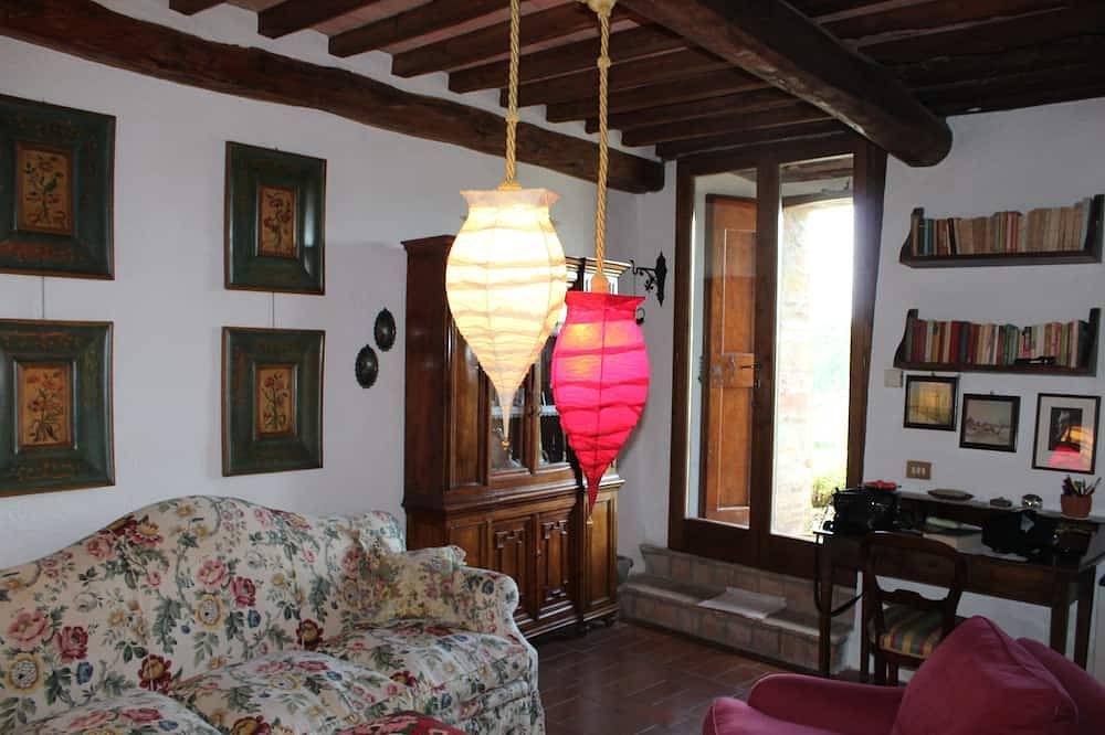 Casa colonica ristrutturata nel cuore del Chianti con piscina e campo da tennis. in Castellina in Chianti, Chianti