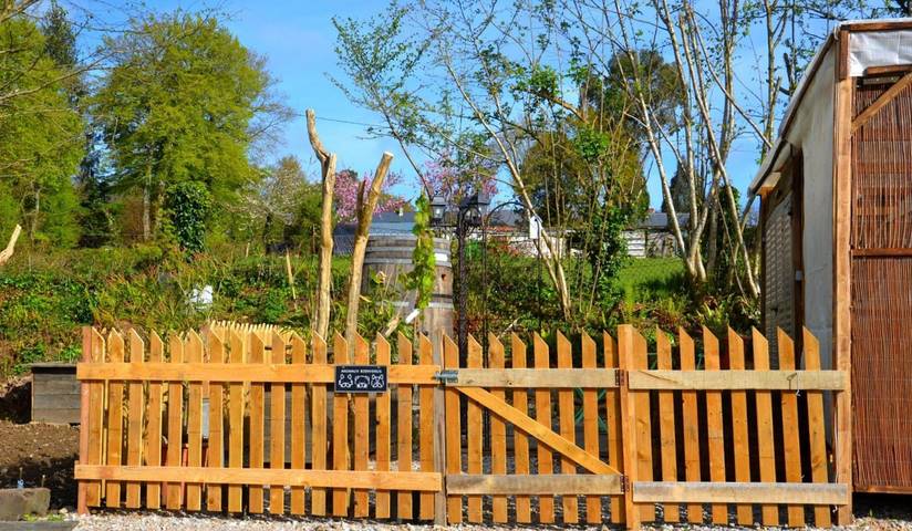 Caravane pour 4 personnes, avec terrasse et jardin en France - 4