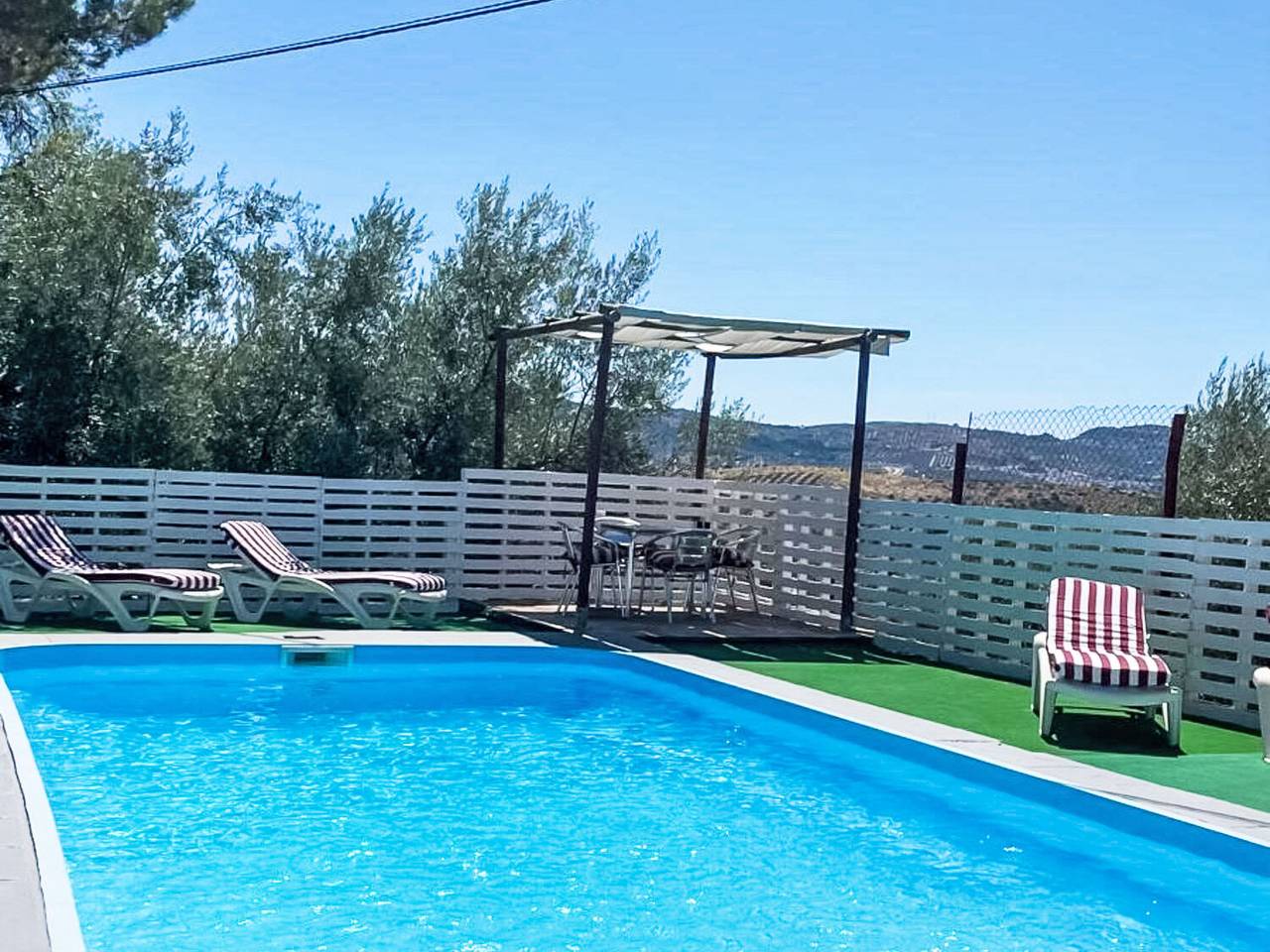 Finca "Casa Vieja" mit Bergblick in Fuentes de Cesna, Algarinejo