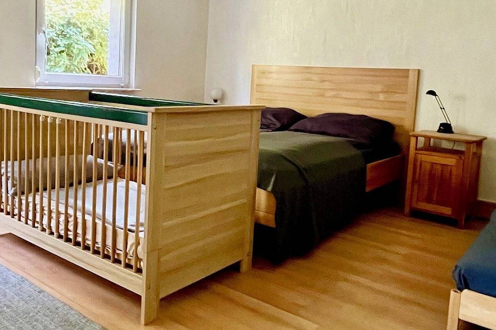 Ganze Wohnung, Ferienwohnung mit Blick in den Garten.\n5 Minuten bis zum See und zur S-Bahn in Erkner, Region Oder - Spree