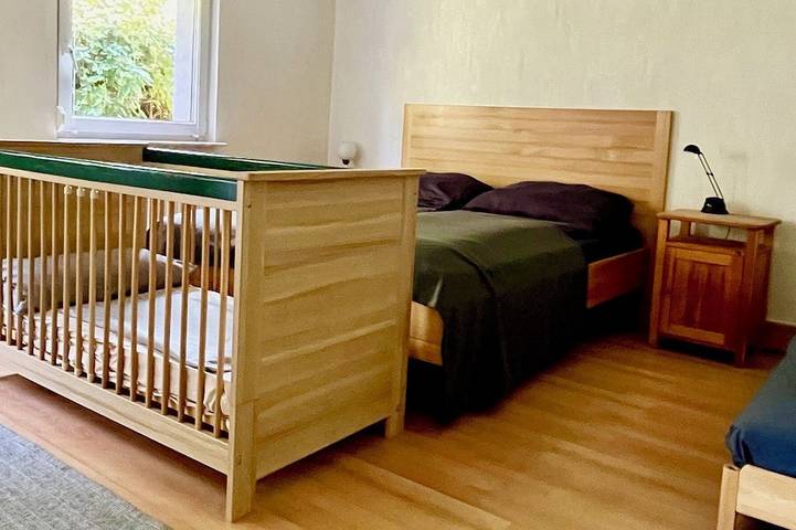 Ganze Wohnung, Ferienwohnung mit Blick in den Garten. 5 Minuten bis zum See und zur S-Bahn in Erkner, Region Oder - Spree