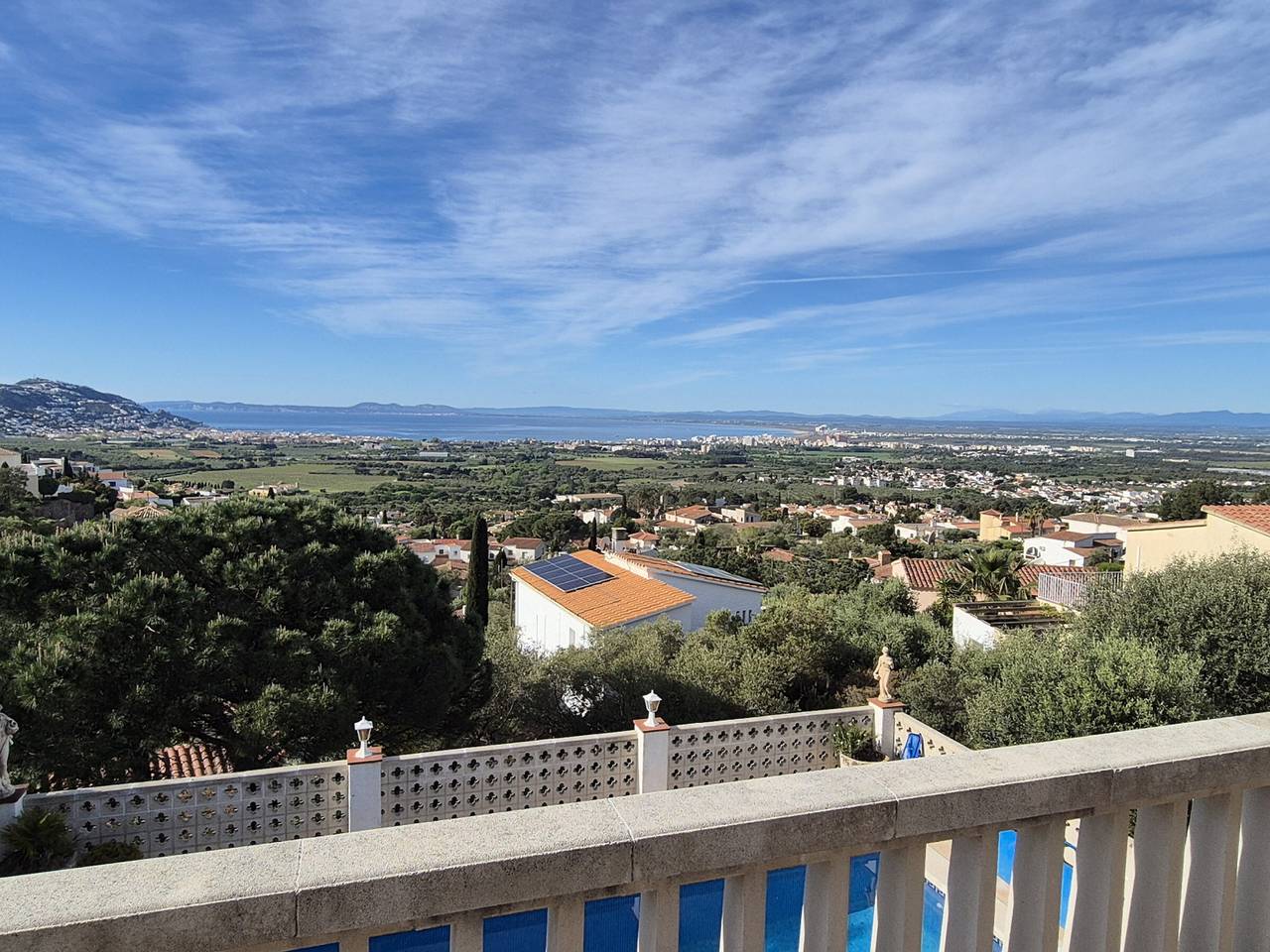 Family villa with private pool, Ac and Wi-Fi in Roses in El Mas Fumats, Roses