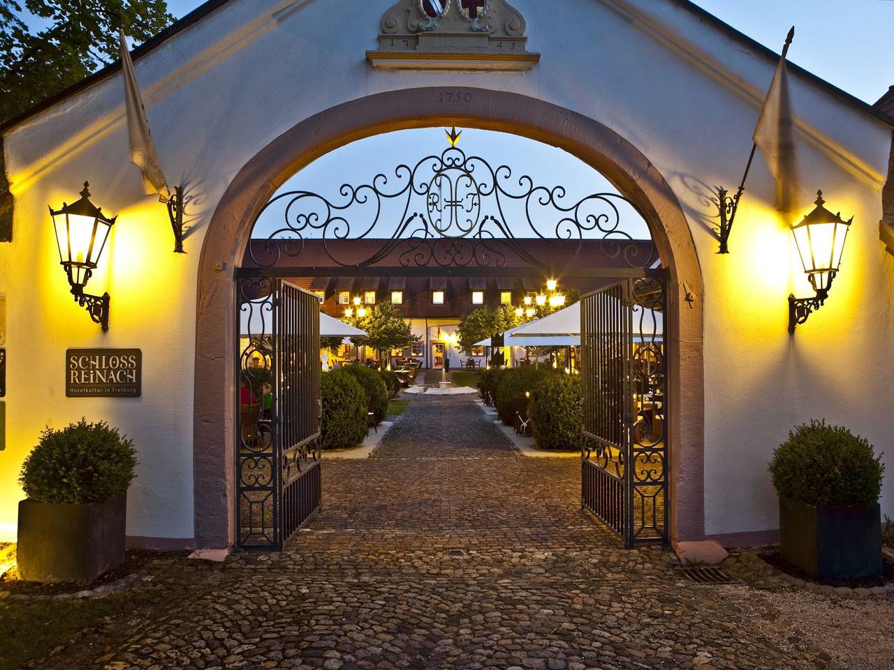 Hotel Schloss Reinach - Standard Doppelzimmer in Munzingen, Freiburg