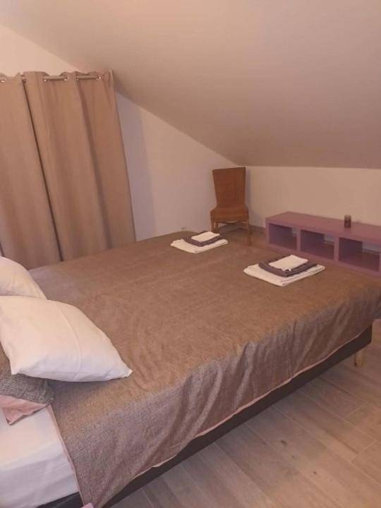 Location de vacances pour 4 personnes, avec piscine et terrasse à Magnien - 3