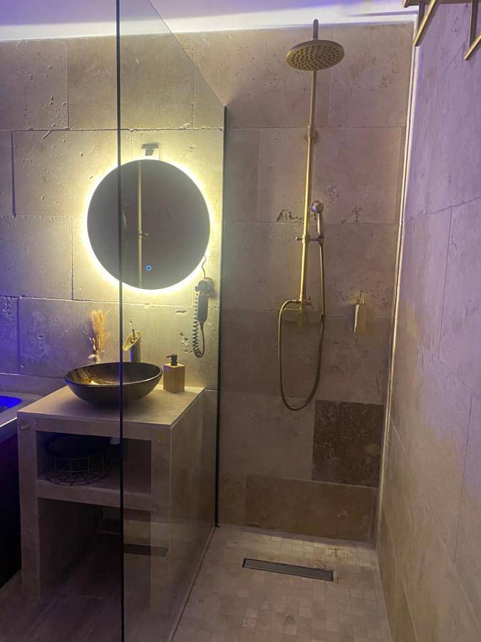 Gîte pour 2 personnes, avec jardin ainsi que jacuzzi et sauna à Saint-Victoret - 3