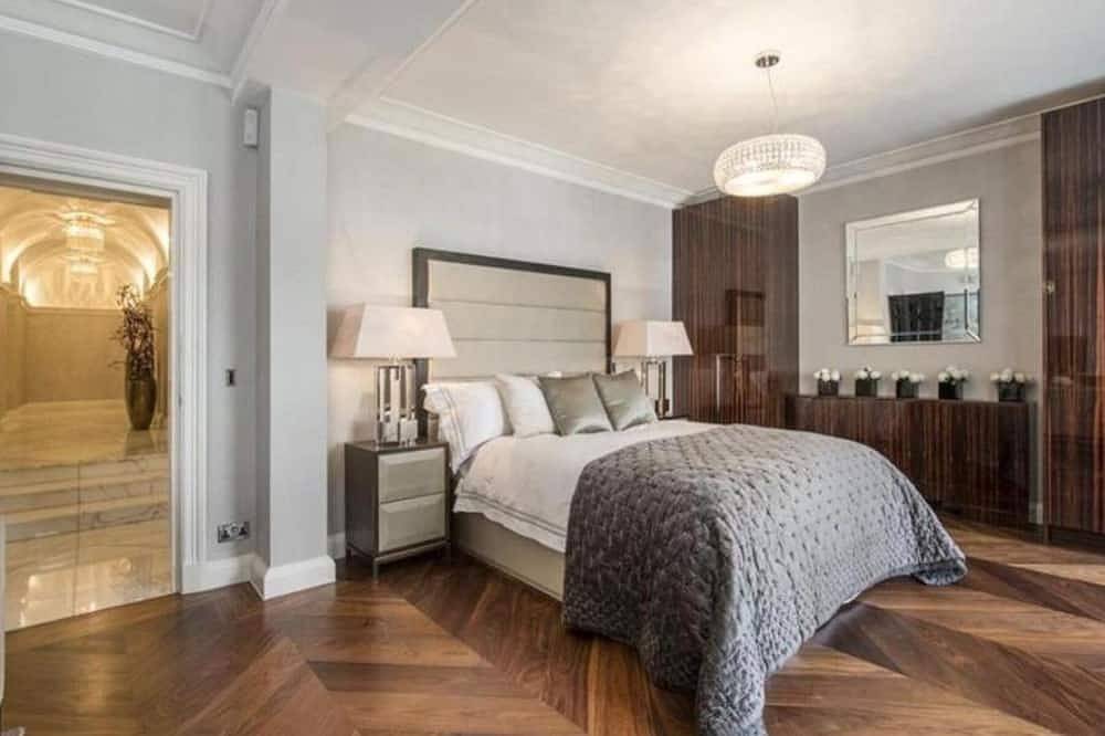 Luxury Grade Ii Listed Mansion in London, South East England