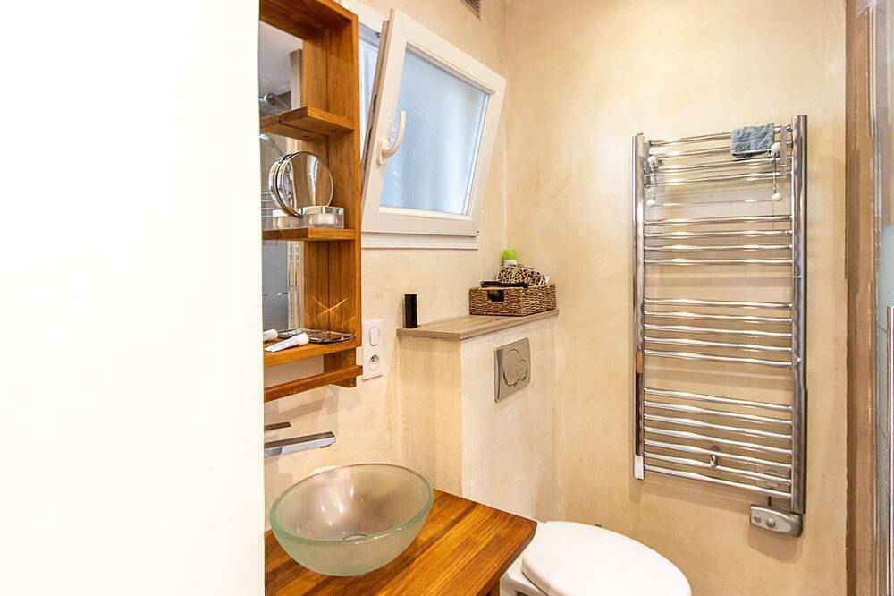 Appartement entier, Port Grimaud Studio avec terrasse sur plage - Vue Mer-  Clim, Wifi in Port Grimaud, Grimaud