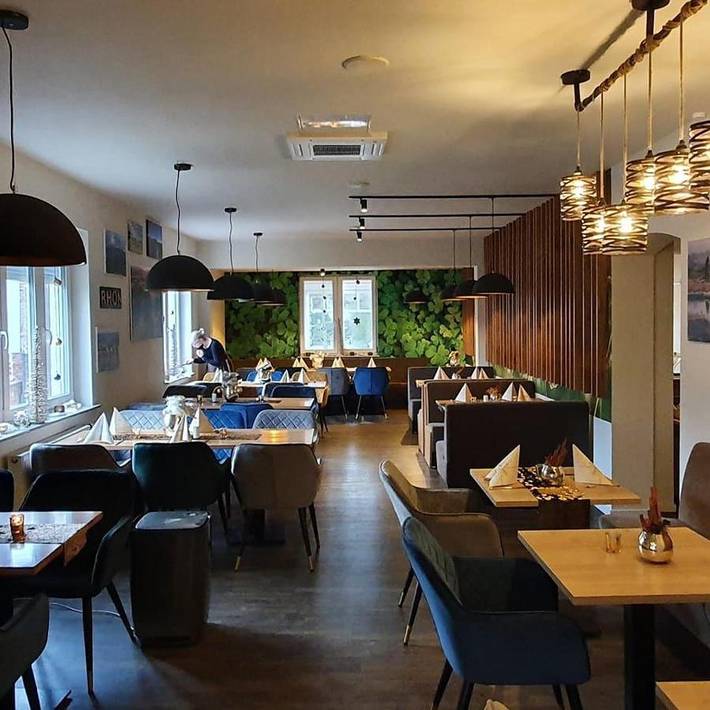 Hotel, mit Terrasse und Garten in Petersberg