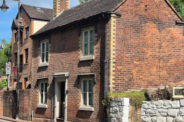 Cottage for 4 people, with garden, with pets in Ironbridge