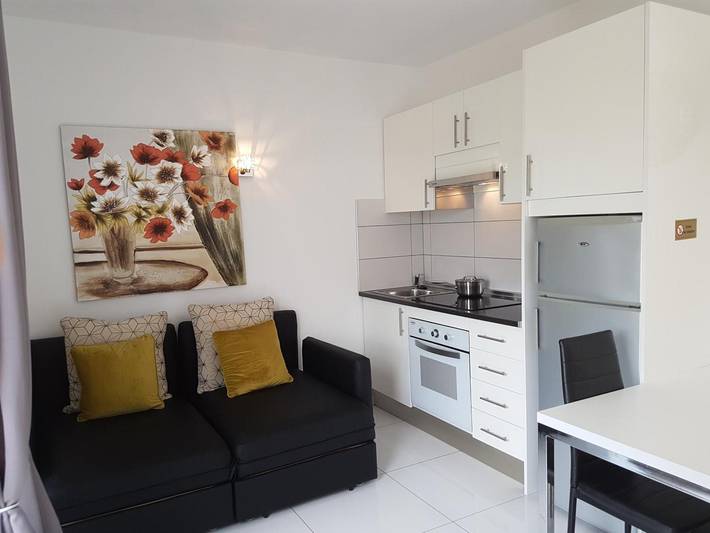 Ferienwohnung für 4 Personen, mit Balkon und Garten sowie Kinderpool