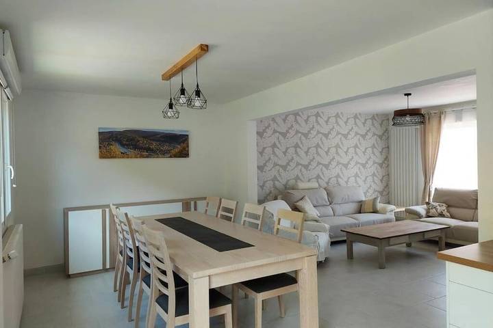 Maison de vacances pour 4 personnes, avec Terrasse ainsi que Jardin et Vue à Monthermé