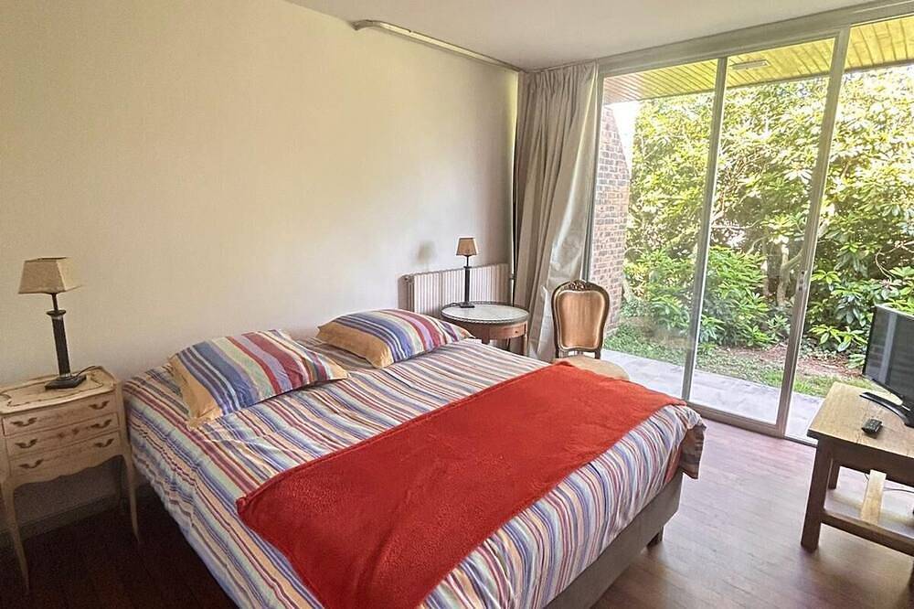 Architect House 1975 renovated with swimming pools on 6000 m2 near Honfleur in Manneville-sur-Risle, Región de Bernay