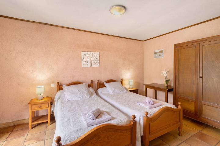 Chambre d’hôte pour 2 personnes, avec jardin et bassin pour enfant, adapté aux familles à Sarlat-la-Canéda
