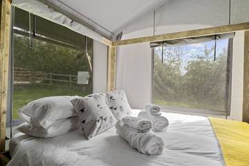 Glamping for 6 People in Hertford, Hertfordshire, Photo 1