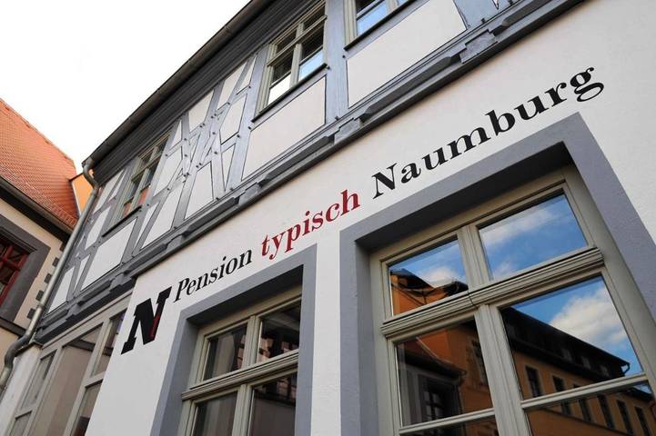 BnB für 3 Personen, mit Terrasse und Ausblick in Naumburg