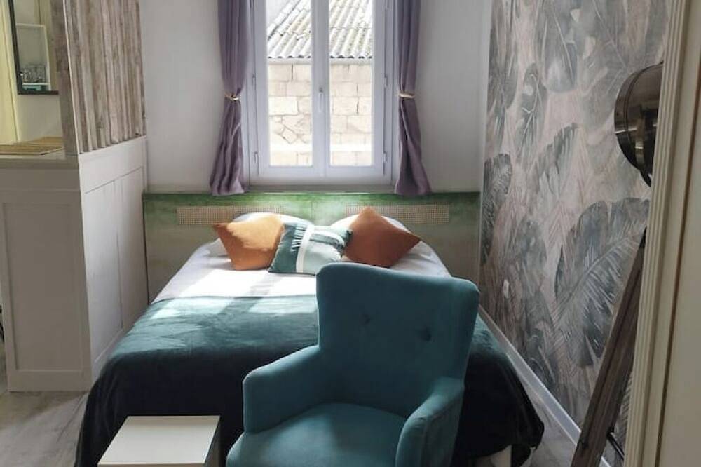 Entire apartment, Cosy studio in the heart of Libourne - Calm & Stone walls in Libourne, Libourne region