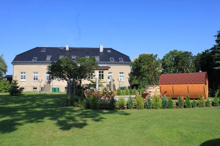 Ferienwohnung für 5 Personen, mit Terrasse und Garten sowie Sauna und Ausblick in Prenzlau