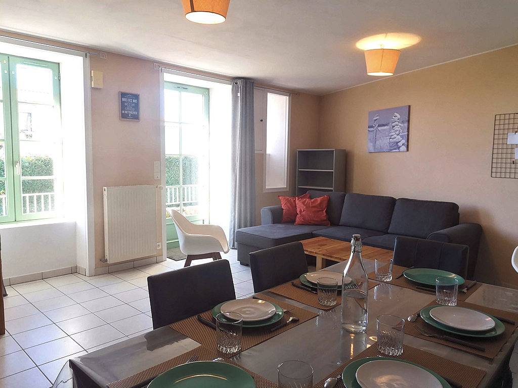 Gite avec parking, vue sur le jardin, 2km du centre ville de Pouzauges in Pouzauges, Fontenay-le-Comte