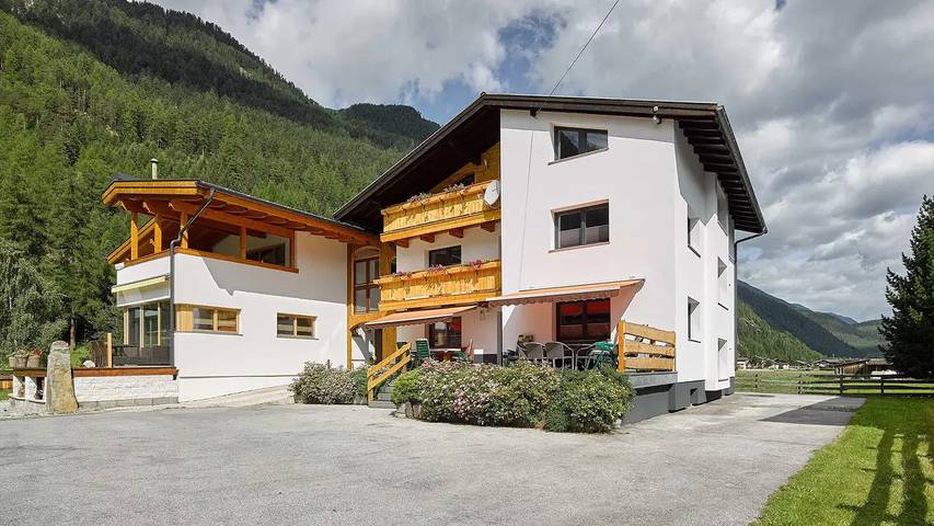 Ferienhaus für 16 Personen, mit Garten