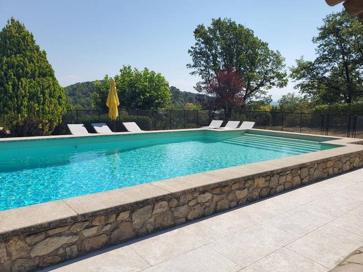 Location de vacances pour 3 personnes, avec terrasse et vue ainsi que jardin et piscine, animaux acceptés à Villeneuve - 4