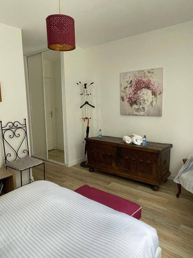 Double Room with Private Bathroom in Savigné-l'Évêque, Sarthe