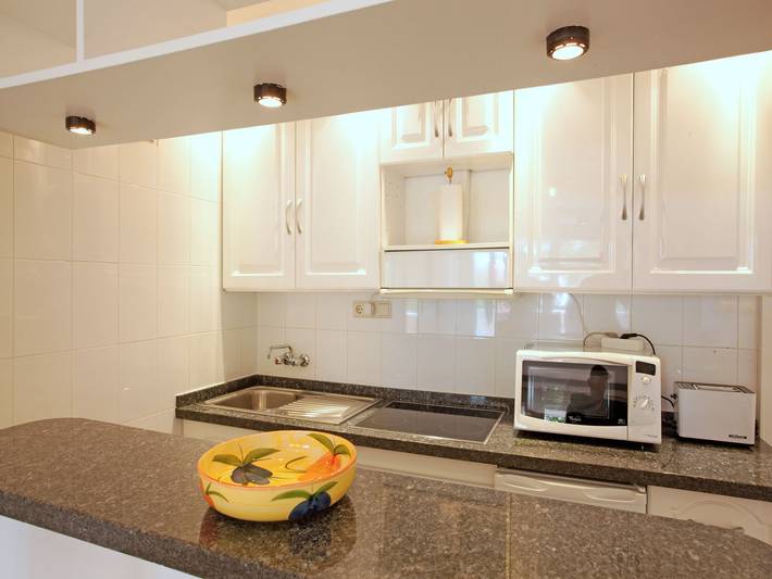 Ferienhaus für 2 Personen, mit Terrasse und Garten sowie Pool, kinderfreundlich in Marbella - 3