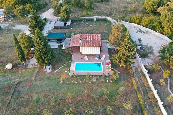 Ferienhaus mit Meerblick für 4 Personen, mit Ausblick und Pool sowie Garten, kinderfreundlich in Poreč - 2