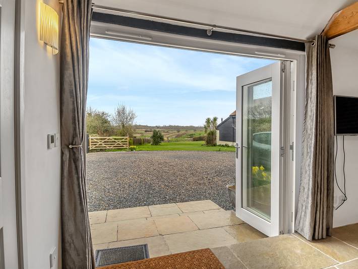 Waveney Valley View in Aldeby, Sunrise Coast