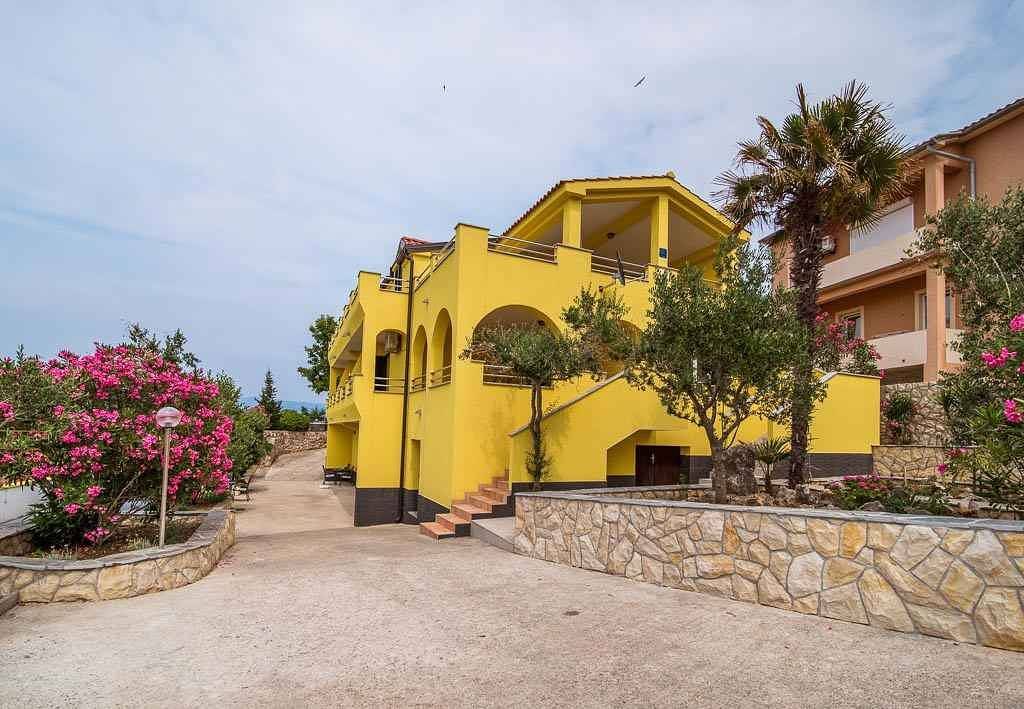 Ganzes Studio, Studio mit Grill nur 50 m von der Adria  in Vrbnik, Krk