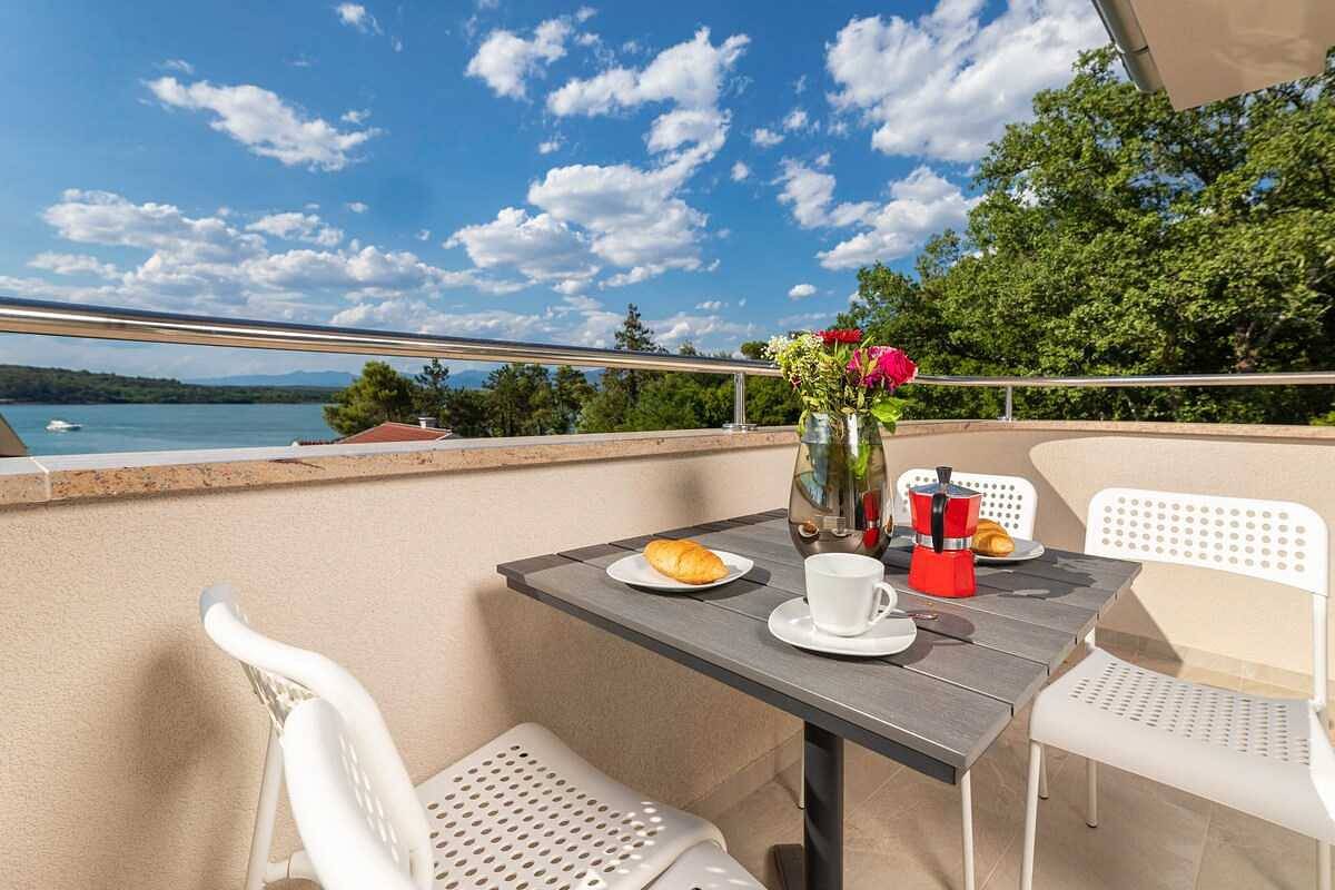 Ganze Wohnung, Ferienwohnung Sucic 2 (49854-A2) in Soline, Krk