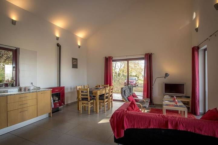 Location de vacances pour 6 personnes, avec piscine dans Melo