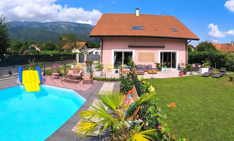 Villa pour 14 personnes, avec jacuzzi ainsi que piscine et jardin