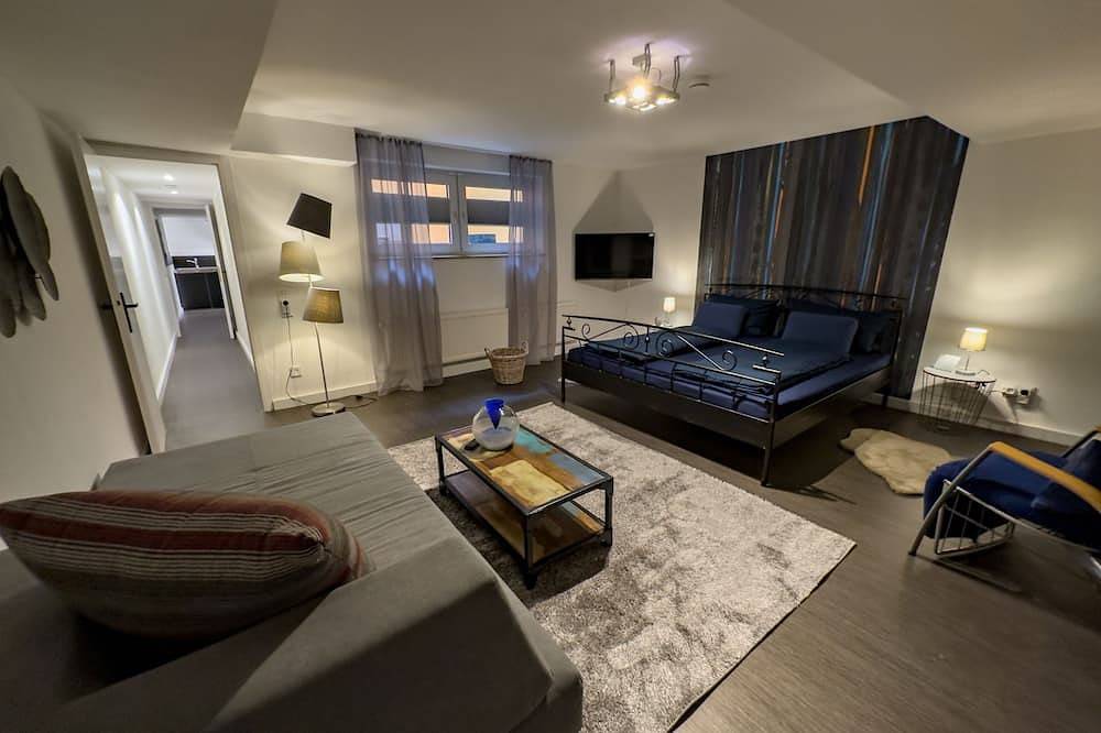 Appartamento intero, Apartelliment bianco-nero - modern accommodation in Cologne in Ehrenfeld (Colonia), Colonia