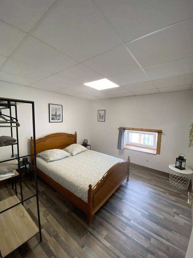 Appartement entier, Two-Bedroom Apartment in Digoin, Région de Charolles