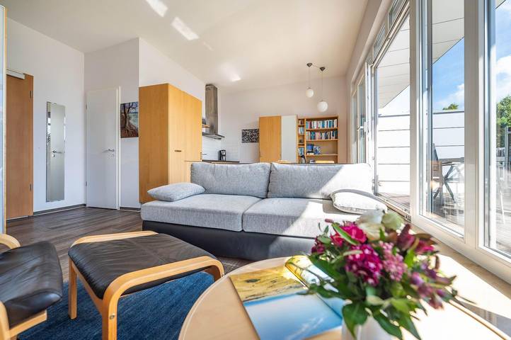 Ganze Wohnung, Elegantes Penthouse-Appartement mit Dachterrasse und Meerblick in Strandkörbe, Breege