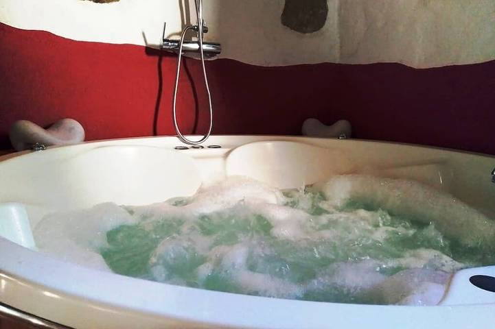 Cabaña para 2 personas, con terraza y jardín además de piscina y jacuzzi, Se admiten mascotas en Comunidad Valenciana