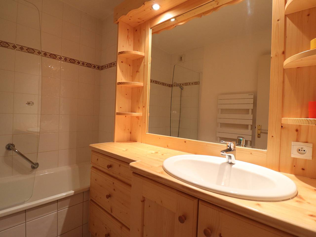 Apartamento entero, Apartamento luminoso con balcón, Wifi y admite mascotas in Méribel-Mottaret, Les Allues