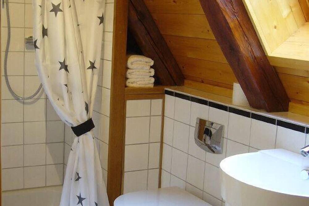 Ganze Wohnung, Großes Nest | Fewo für 4 Personen mit Möbeln aus eigener Werkstatt in Creglingen, Taubertal