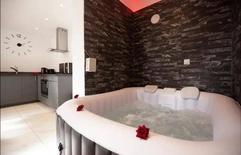 Appartement entier, One-Bedroom Apartment in Morangis, Essonne