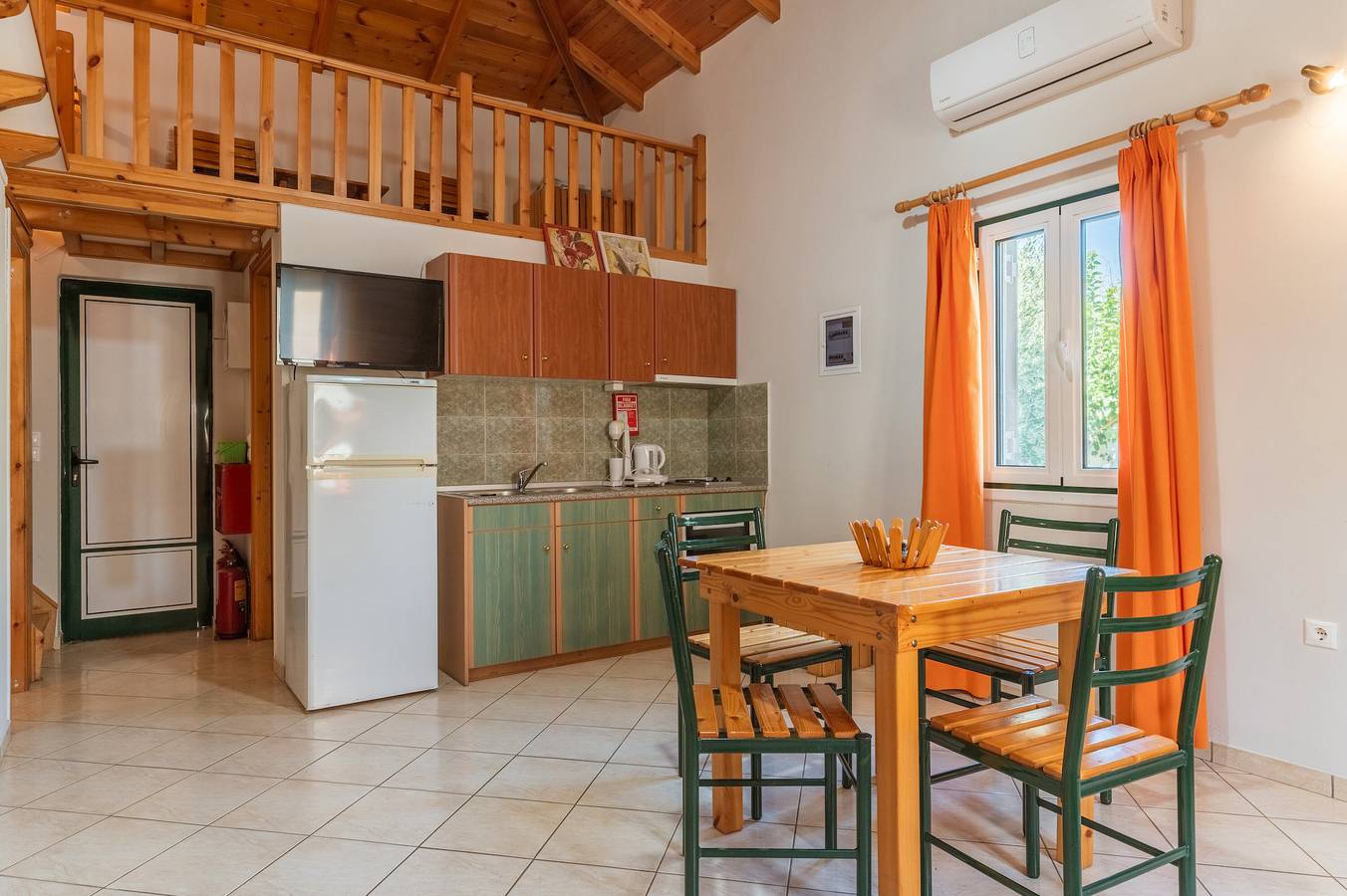 Ferienhaus 'Maisonette mit privatem Innenhof 5' mit Bergblick, Wlan und Klimaanlage in Kynouria