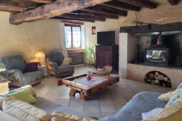 Location de vacances pour 6 personnes, avec jardin et terrasse, animaux acceptés à Saint-Germain-du-Salembre