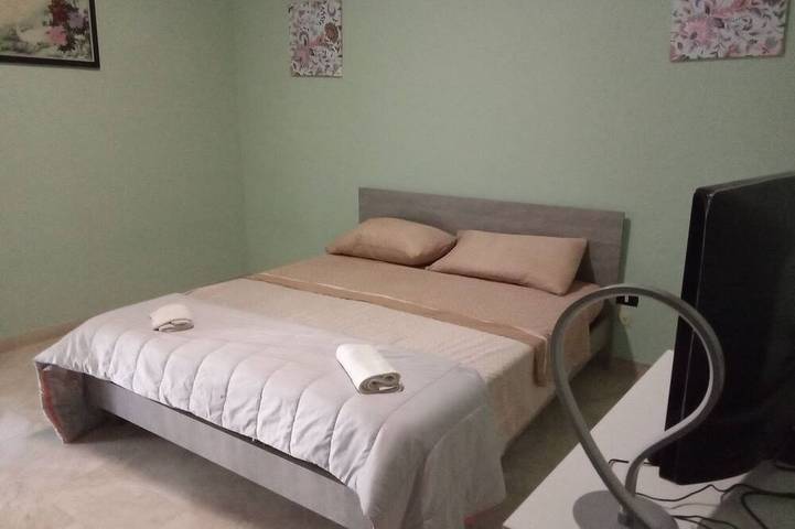 Apartamento entero, Saturn vacation home.  It is located within walking distance of the sea, 150 meters from the center in Milazzo, Provincia de Messina